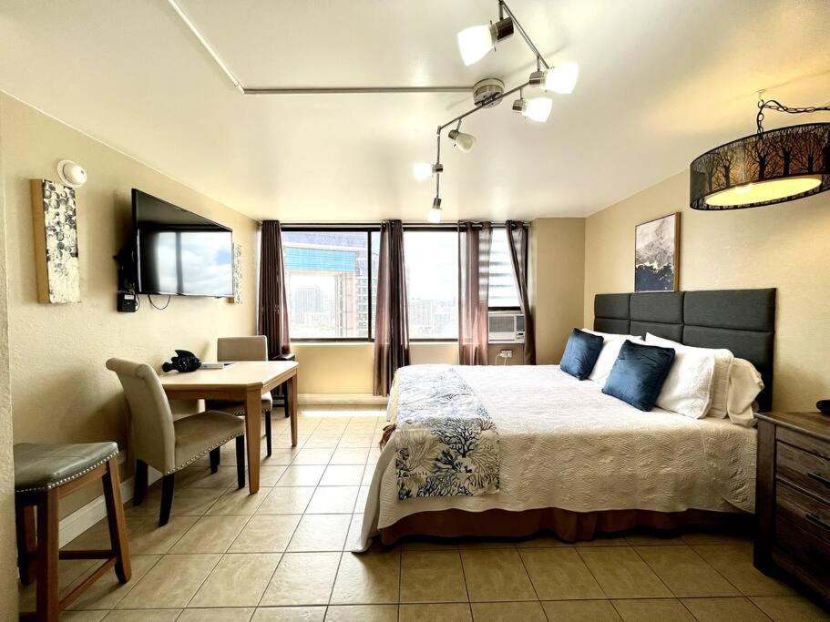 King Bed, Spacious, Legal, View Гонолулу Экстерьер фото