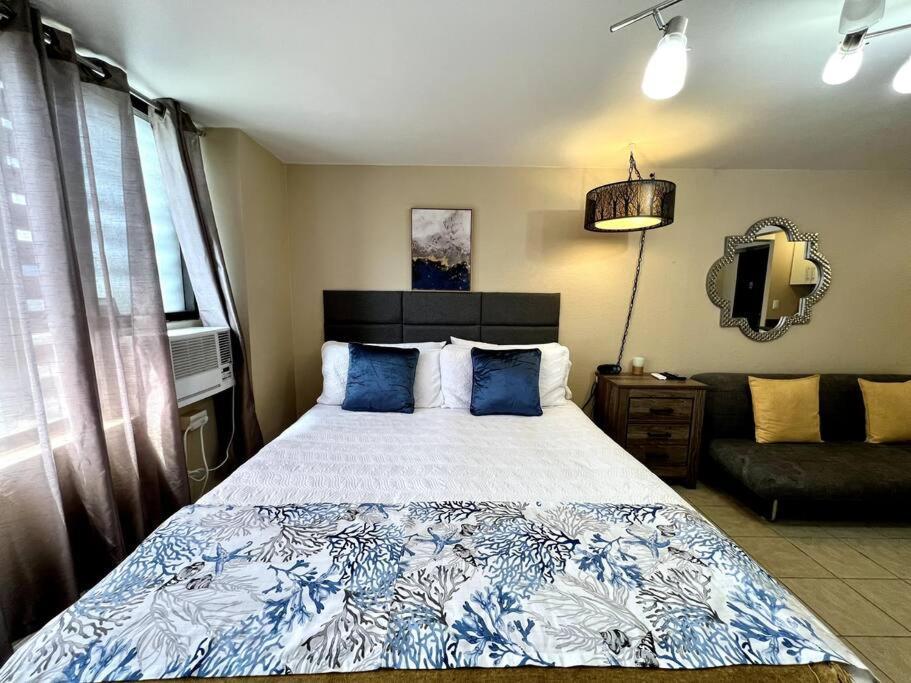 King Bed, Spacious, Legal, View Гонолулу Экстерьер фото